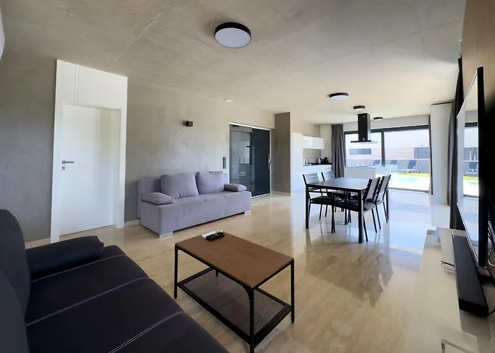 Travertino Apartman *