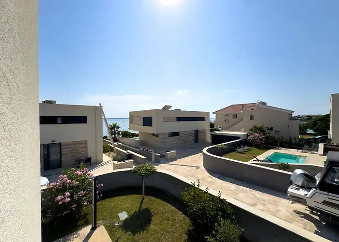 Travertino Apartman *