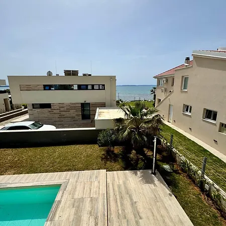 アパート Villa Privlaka Travertino *